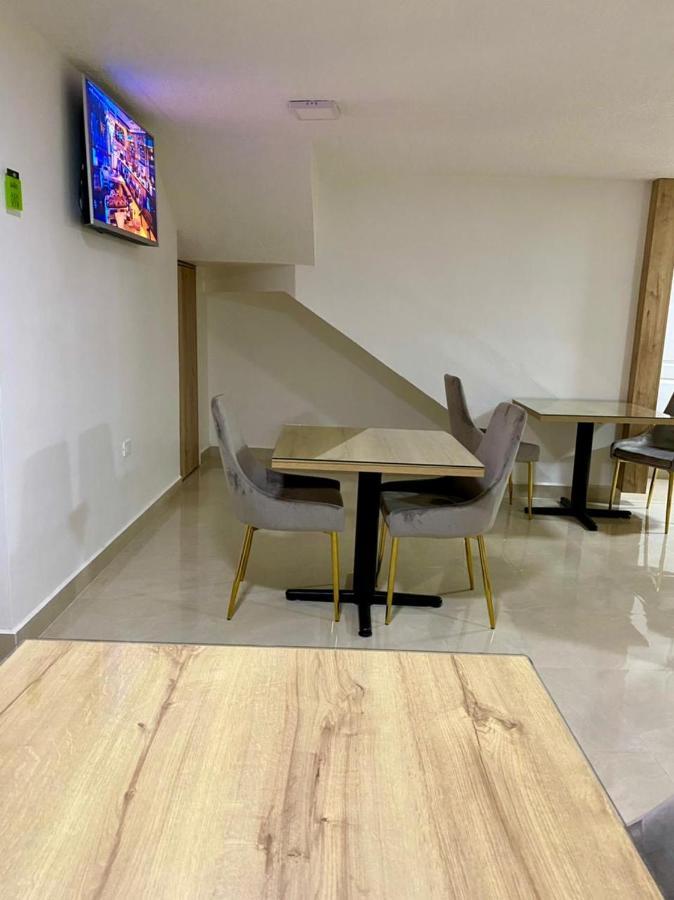 Hotel Wampushkar Zamora 外观 照片