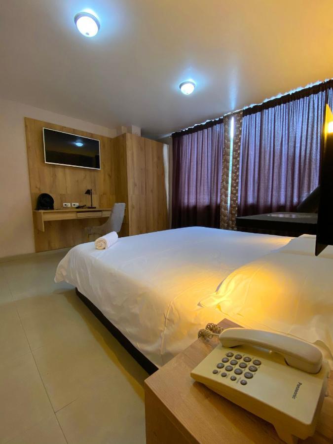 Hotel Wampushkar Zamora 外观 照片
